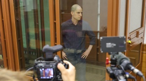 In Russia il giornalista americano Evan Gershkovich condannato a 16 anni di carcere per spionaggio 