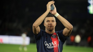 Indiscrezioni della stampa spagnola, l'attaccante francese Kylian Mbappe ha firmato un contratto con il Real Madrid