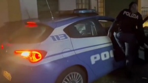 Insegnante aggredita in una scuola a Varese, la docente è rimasta ferita alla schiena, non è grave, arrestato lo studente