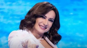 Isola dei Famosi, Luxuria al lavoro: "Non posso dire nulla". Ecco chi potrebbe partire per il reality