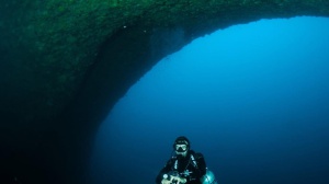 Italiani dispersi alle Maldive, si immergerà domani mattina il team di sub-speleologi arrivato dalla Finlandia - 