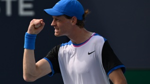Jannik Sinner c'è e va semifinale a Miami dopo aver battuto Machac in due set. Prossimo ostacolo il russo Medvedev o il cileno Jarry