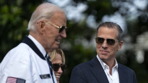 Joe Biden concede la grazia al figlio Hunter imputato in due processi, lo hanno perseguitato per colpire me