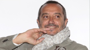 L'ultimo saluto a Franco Di Mare, migliaia di persone nella chiesa degli artisti a Roma
