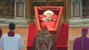 La chiusura della bara di Papa Francesco, ecco la decisione della Santa Sede