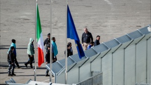 La Corte d’Appello di Roma  non convalida i trattenimenti di 43 migranti  portati in Albania, domani saranno in Italia