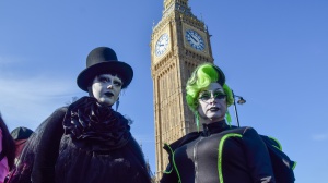 La Corte Suprema britannica, "solo chi nasce donna può definirsi tale". Stop al riconoscimento legale nell'Equality Act