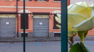La ristoratrice Giovanna Pedretti è morta per annegamento: superficiali i tagli ai polsi, a un braccio, una gamba e al collo