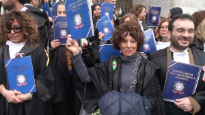 Le toghe abbandonano le aule di giustizia, all'inaugurazione dell'anno giudiziario, contro la riforma 