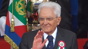 Lega attacca Mattarella sulla Ue, e con Borghi invoca le dimissioni. Tajani si dissocia, Salvini frena. Silenzio Colle