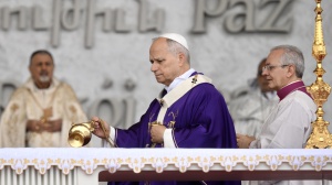 "Libano, rialzati". Questo l'appello del Papa durante la messa a Beirut