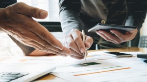 Licenziarsi dopo il primo giorno di lavoro? L'ultima (bizzarra) tendenza dei lavoratori: ecco la causa