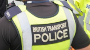Londra, armato di katana accoltella cinque persone nella stazione della metropolitana