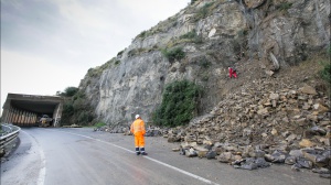 Maltempo: nel Nord Italia pioggia, frane, neve e venti di burrasca