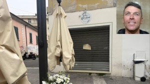 Massa, aggredito da un gruppo di giovani, muore davanti al figlio di undici anni