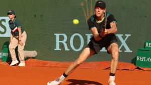 Masters 1000 di Montecarlo. Sinner avanza spedito, Musetti cede a Djokovic. Medvedev un caso, litiga ancora con l'arbitro 