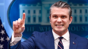 Medio Oriente, una delegazione iraniana in arrivo a Islamabad. Hegseth: "Occasione storica per Teheran"