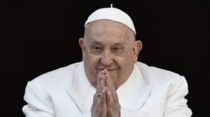 Migliorano, seppur lievemente le condizioni di Papa Francesco, è buona la risposta alle terapie, la prognosi resta riservata