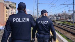 Milano, aggredisce la Polizia e rimane ferito. Ancora gravi ma stabili le condizioni dell'agente colpito ieri