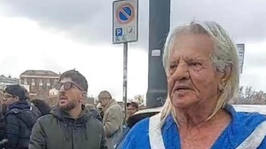 Mister Ok rinuncia al tradizionale tuffo nel Tevere:  colpa di un improvviso mal di schiena