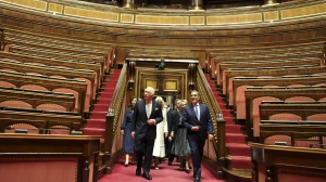 Montecitorio, Re Carlo III omaggia la Resistenza e Falcone. E cita Dante: `E quindi uscimmo a riveder le stelle»
