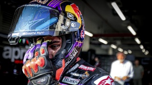 MOTO GP: JORGE MARTIN, VIVO PER MIRACOLO, LO SPAGNOLO DELL 'APRILIA TRAVOLTO IN PISTA IN QATAR DOPO UN ERRORE IN CURVA