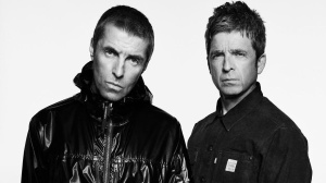 Musica, Steven Knight produrrà il film concerto degli Oasis: racconterà della loro reunion storica