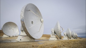 Nell’Universo esiste un pianeta con due soli come in Star Wars, ma ha un’orbita mai vista prima