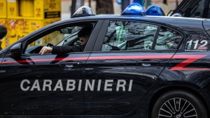 Non accettano l'orientamento sessuale della figlia e la chiudono in casa. Arrestati