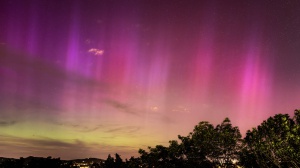 Non solo aurore boreali, la tempesta geomagnetica solare che si è abbattuta sulla terra sta creando problemi alle reti elettriche e Gps
