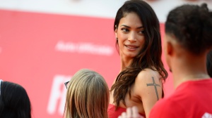 Nuova edizione del calendario Pirelli: ritorno al nudo ed esaltazione dell'unicità del corpo, nel cast anche Elodie