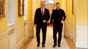 Oggi, domenica 2 marzo, il vertice di Londra, l'Europa cerca di organizzarsi, Parigi media con Trump e Zelensky