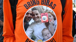 Oggi il giorno più difficile per Israele, tornano le salme dei rapiti da Hamas. Tra loro anche la mamma e i due bambini Bibas 