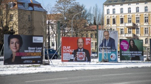 Oggi la Germania al voto, il Paese arriva alle urne tra attentati e ultradestra, è sfida tra Scholz e Merz