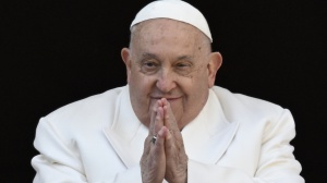 Papa Francesco, fonti Vaticane: “Notte tranquilla, sta riposando”. La prognosi resta riservata