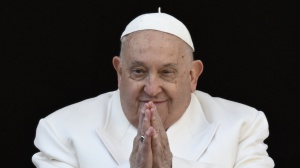 Papa Francesco ha riposato bene. Per domani ha preparato il testo scritto dell'Angelus e anche l'omelia per la messa