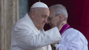 Papa Francesco, il bollettino: "Condizioni stabili, non ha avuto altre crisi respiratorie. Prognosi riservata"