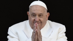 Papa Francesco, il bollettino della mattina: “Dormito tutta la notte, ora prosegue riposo”