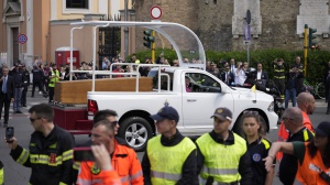 Papa Francesco riposa a Santa Maria Maggiore: il suo ultimo viaggio da San Pietro, salutato da migliaia di persone