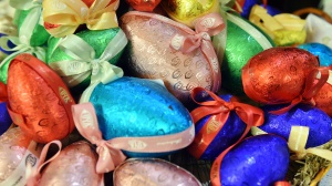 Pasqua, aumenta il prezzo dei dolci tipici: per le uova rincari del 30%
