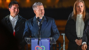 Pèter Magyar: l'ascesa in sordina e la vittoria eclatante alle elezioni ungheresi. L'Europa tira un sospiro di sollievo