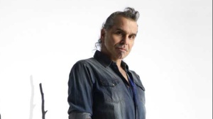 Piero Pelù a RTL 102.5: “Questo disco racchiude un’esperienza nuova ed in cui mi identifico tantissimo. Non vedo l’ora di esibirmi live e di cantare tutto il mio repertorio”