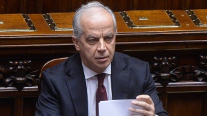 Pisa, sui cortei e i manganelli agli studenti accuse e 'guerra’ di applausi in Parlamento su Piantedosi