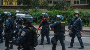 Polizia violenta negli Stati Uniti, ben 1.247 uccisi nel 2023, in Florida è legale legare mani e piedi