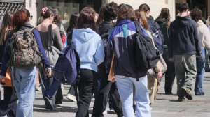Prende 5 in latino: abbandonata sul grande raccordo anulare di Roma dalla madre