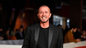 Raf a Sanremo 2026: testo e significato del brano in gara “Ora e per sempre”