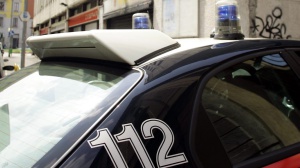 Ravenna, donna si getta dal nono piano trascinando con sé la figlia di 6 anni: morta la bimba, lei in gravissime condizioni