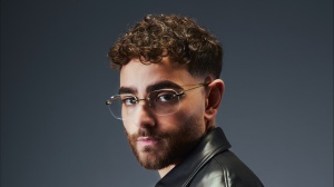Rocco Hunt torna al Festival di Sanremo: “Sono tornato a Sanremo con un brano che rende omaggio alla mia storia musicale e alla mia terra”