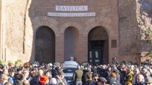 Saccheggiava da anni chiese, sacrestie, case di prelati, dopo tre colpi fatti a Roma è stato arrestato