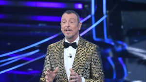 Sanremo , la terza serata, in testa Angelina Mango con "La Noia", show di Russell Crowe sul palco dell'Ariston